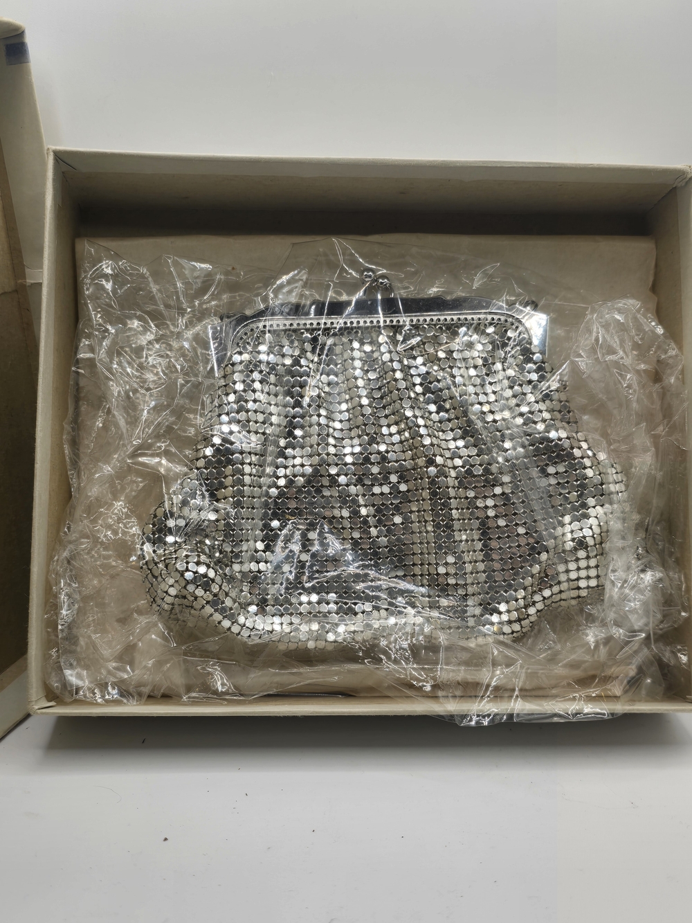 Vintage Whiting & Davis Co. Mesh Bag in Original Box - Picture 2 of 10